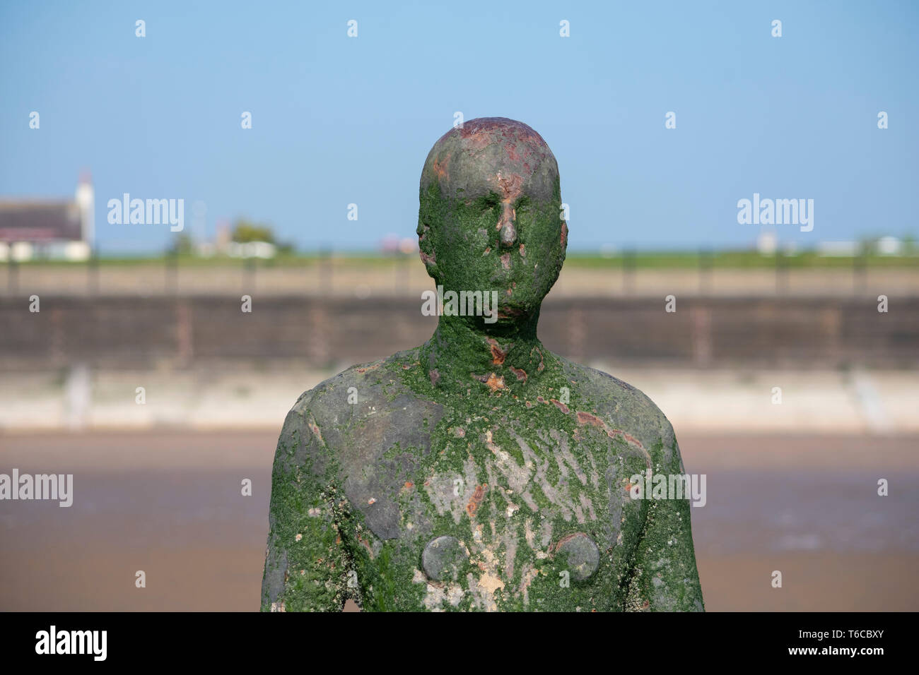 Un altro luogo di Antony Gormley, spiaggia installazione artistica Foto Stock