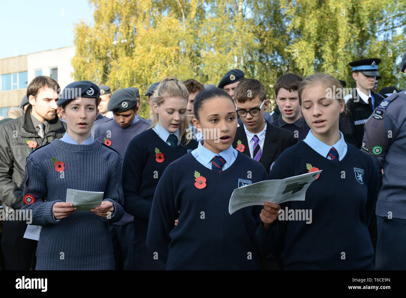 Le ragazze giovani allievi a Wellington Servizio ricordo una parata 2014 Foto Stock