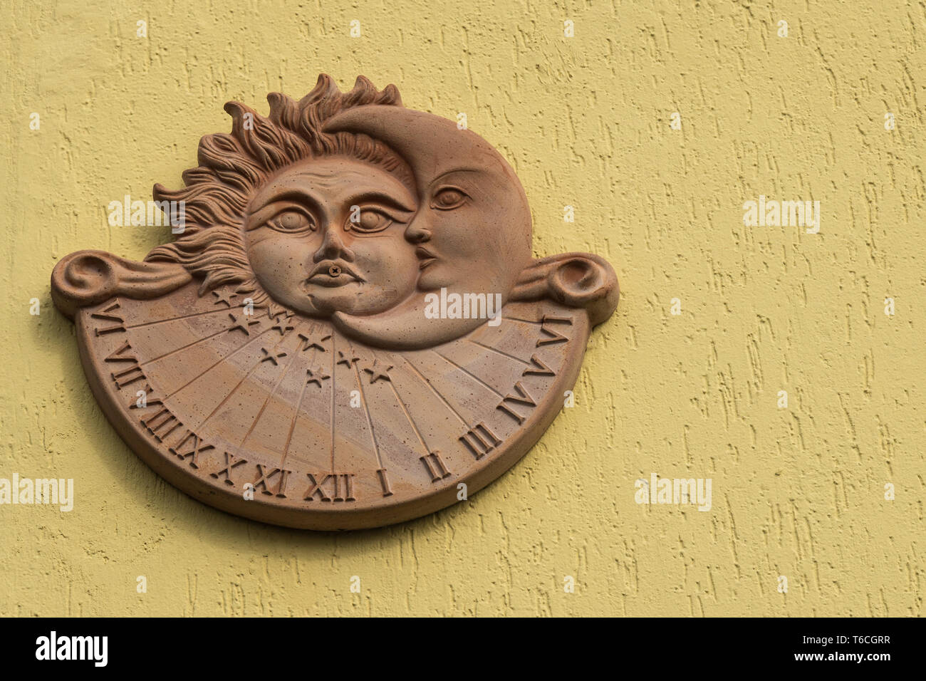 Meridiana che simboleggiano il sole e la luna Foto Stock