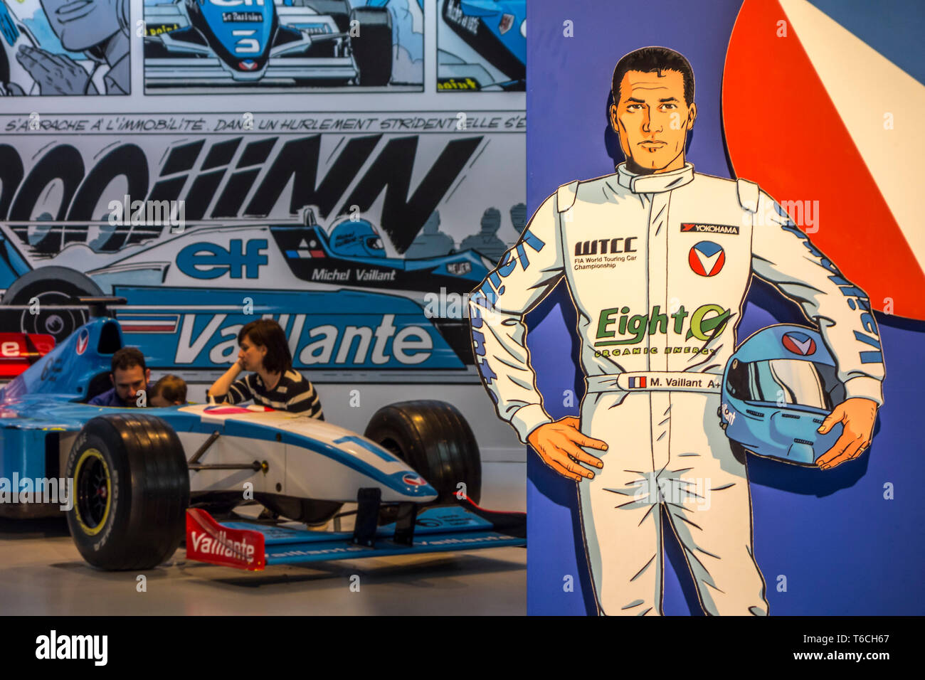 Fumetto personaggio Michel Vaillant, auto racing driver che compete in Formula Uno al Autoworld, Museo dell'automobile a Bruxelles, in Belgio Foto Stock