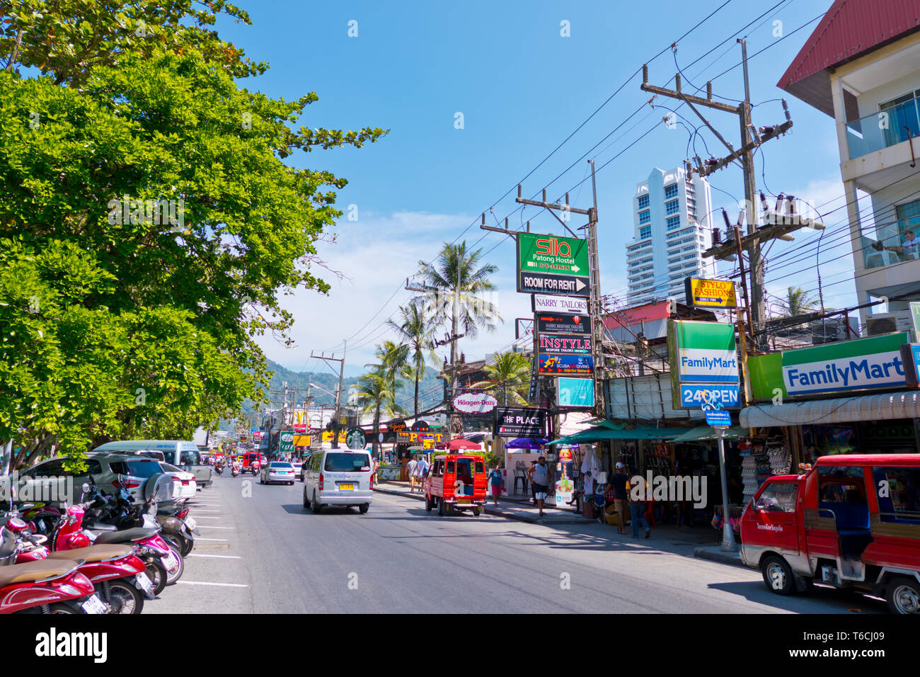 Beach Road, Thawewong Road, Patong, isola di Phuket, Tailandia Foto Stock