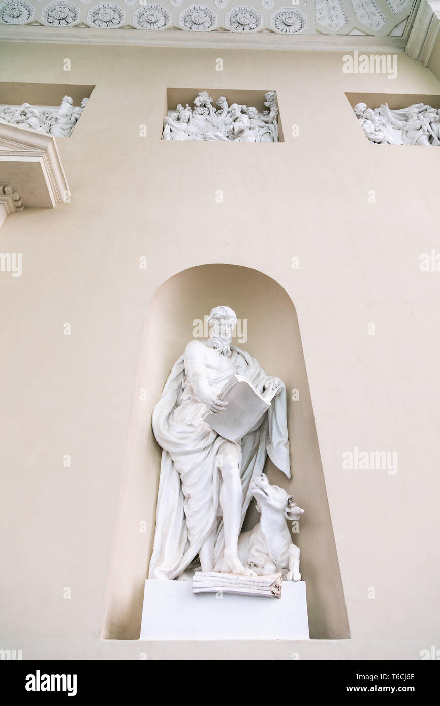 La piazza della cattedrale di Vilnius è la piazza principale della città vecchia di Vilnius, giusto di fronte al neo-classico della cattedrale di Vilnius. Si tratta di una posizione chiave Foto Stock