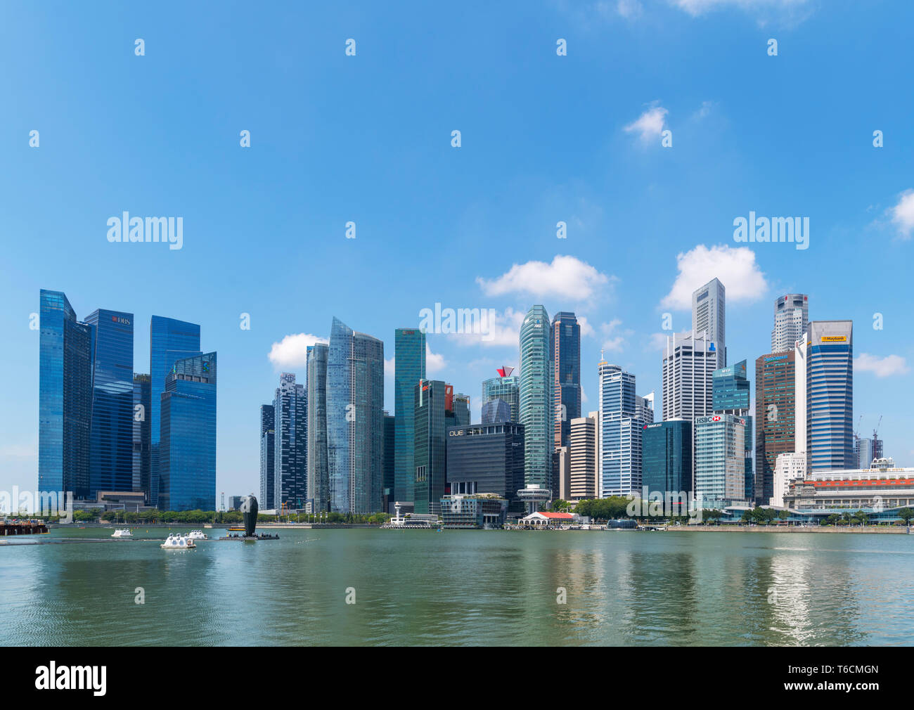 Lo skyline di Singapore. Il quartiere centrale degli affari (CBD) da Marina Bay, Città di Singapore, Singapore Foto Stock