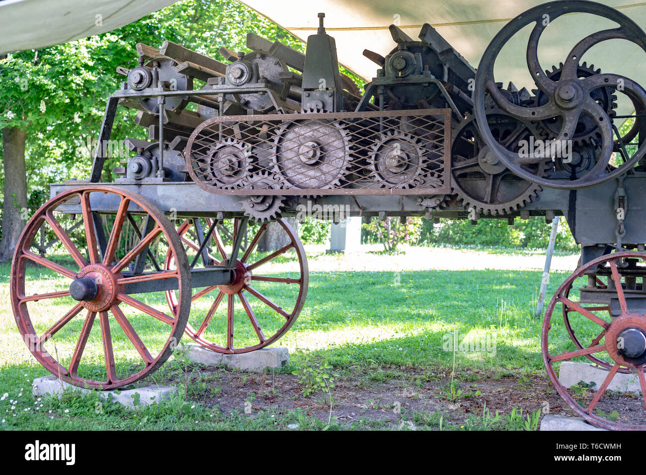 Vecchia meccanica la canapa digger esposti nel museo della civiltà contadina, il Museo della civiltà contadina a Bentivoglio di Bologna. Foto Stock
