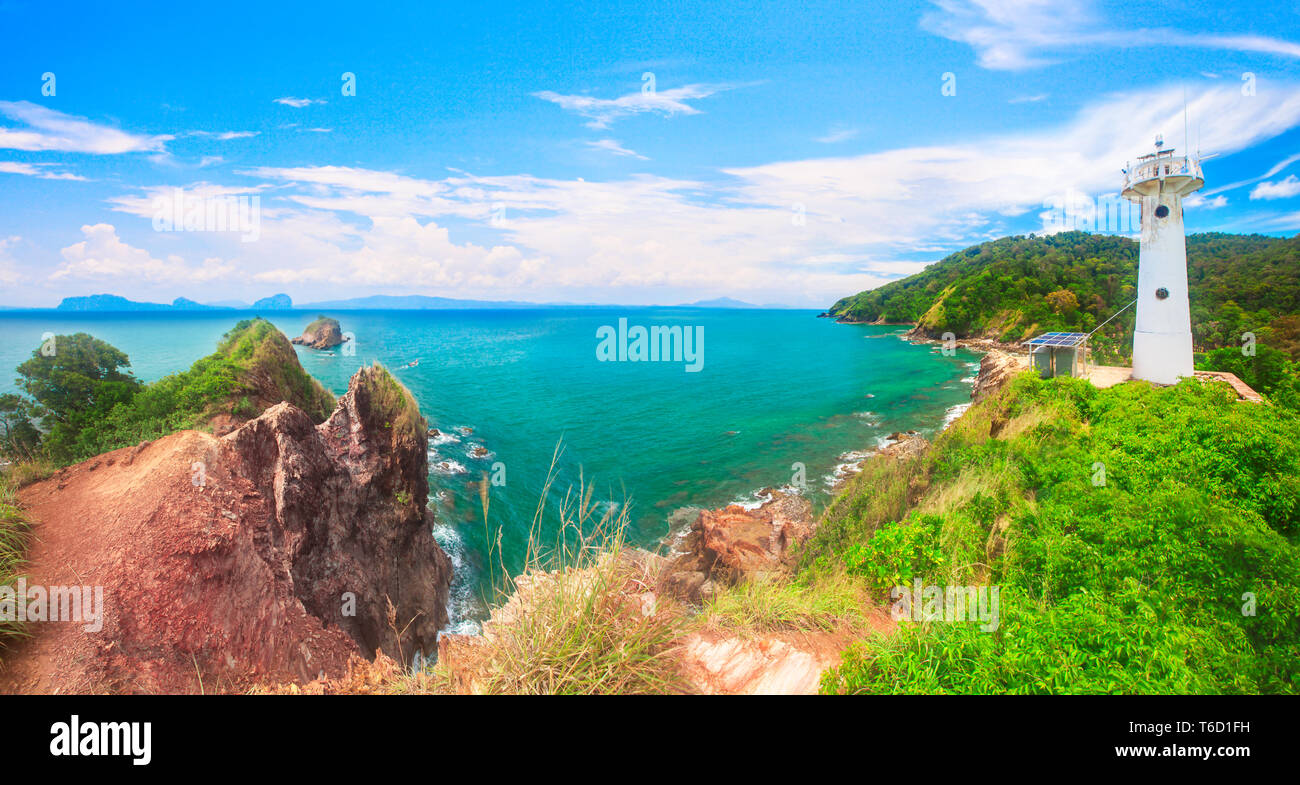 Faro e il Parco Nazionale di Koh Lanta, Krabi, Thailandia Foto Stock