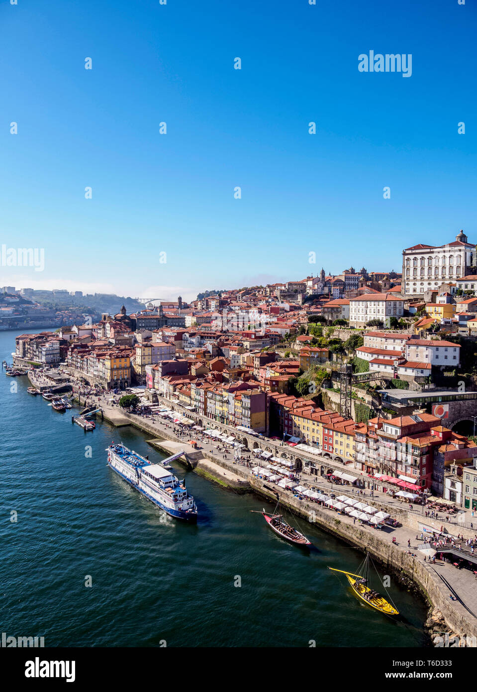Fiume Douro e la città di Porto, vista in elevazione, Portogallo Foto Stock