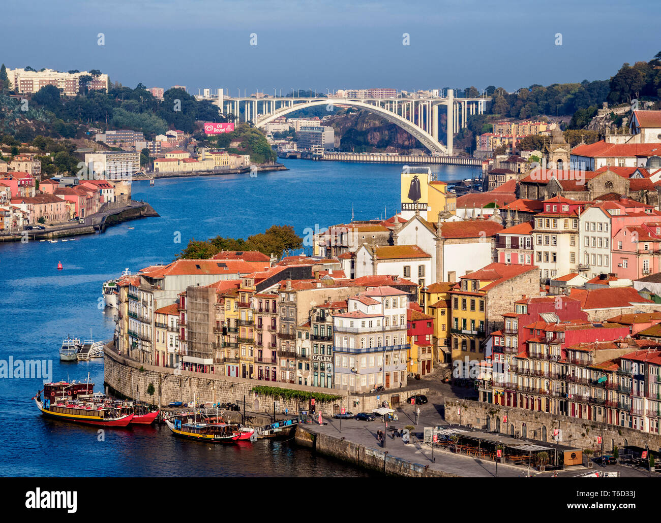 Vista verso Ponte Arrabida, Porto, Portogallo Foto Stock
