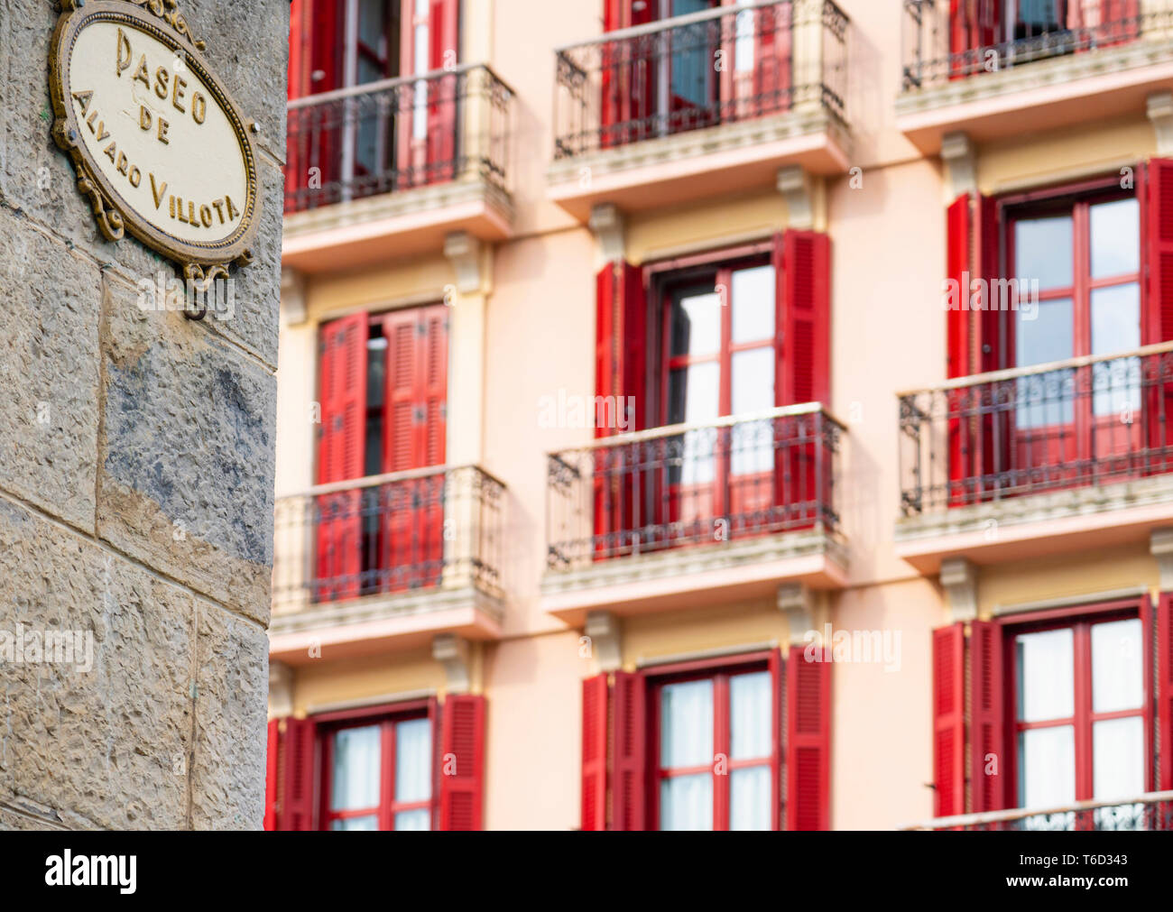Spagna Cantabria, Castro-Urdiales, città vecchia, close-up di tipica facciata Foto Stock