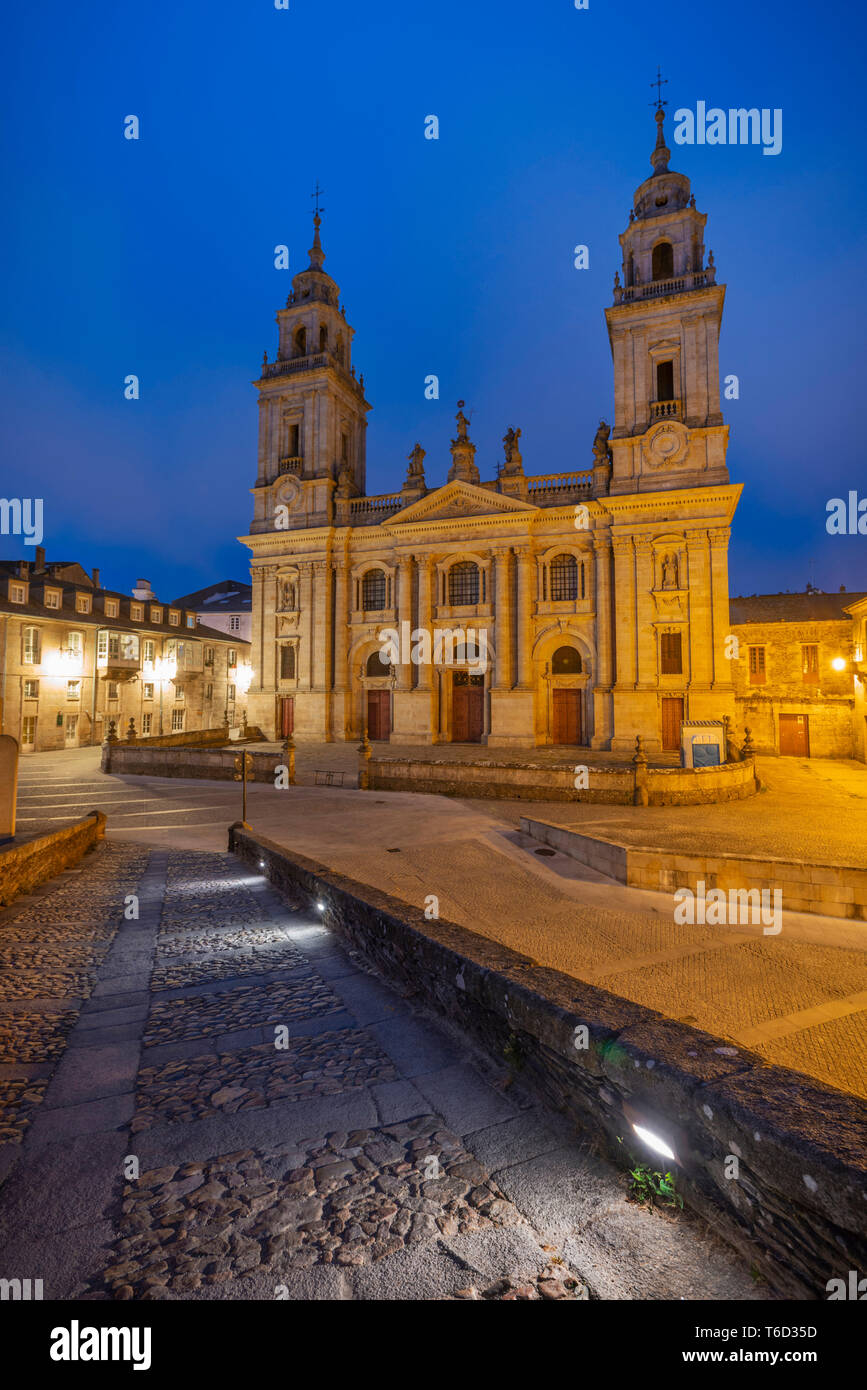 Spagna Galizia, Lugo, Cattedrale illuminata di notte Foto Stock