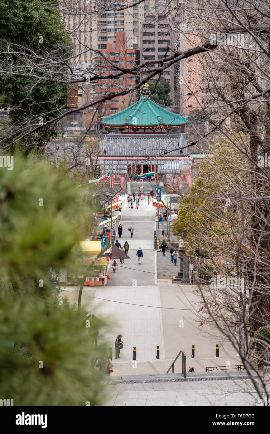 TOKYO, Giappone - 8 febbraio 2019: Unidentified persone camminare Bentendo tempio presso il Parco Ueno. Un tempio Buddista dedicato a Benten o Benzaiten, Foto Stock