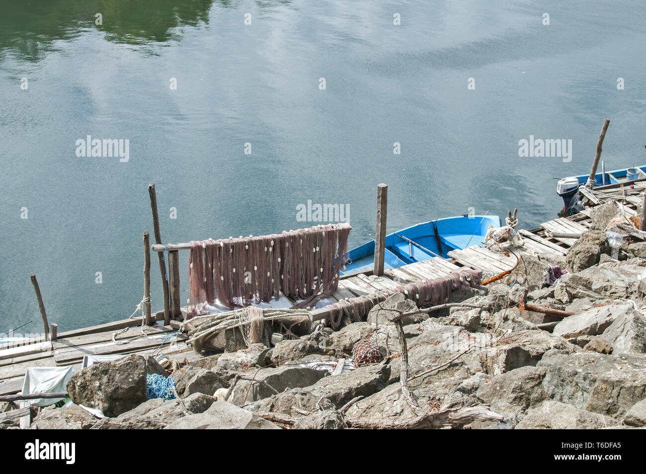 Obsoleti ormeggiate barche da pesca Foto Stock