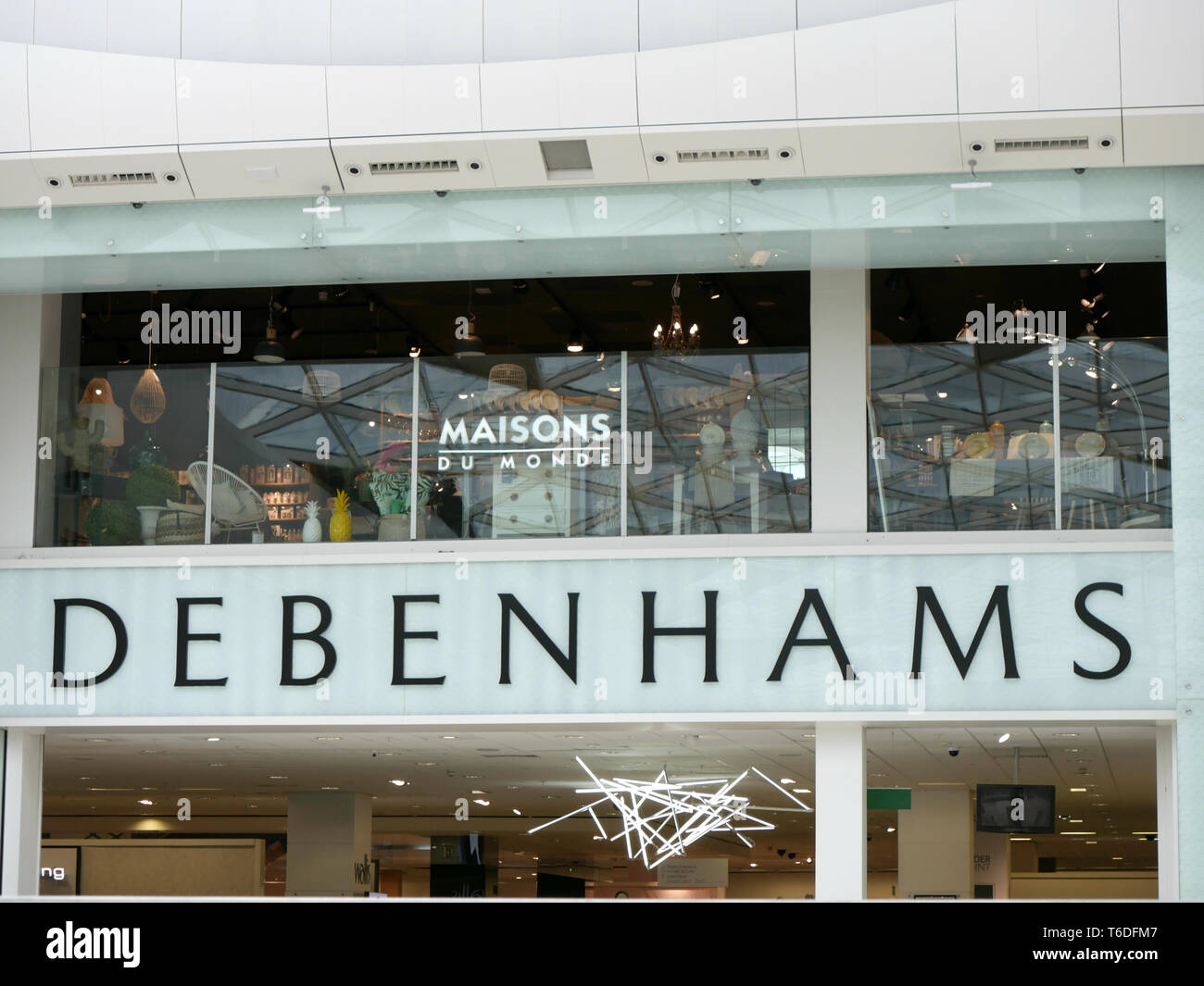Debenhams accedi Westfield, White City, Londra, il negozio non è tra quelli elencati per la chiusura Foto Stock