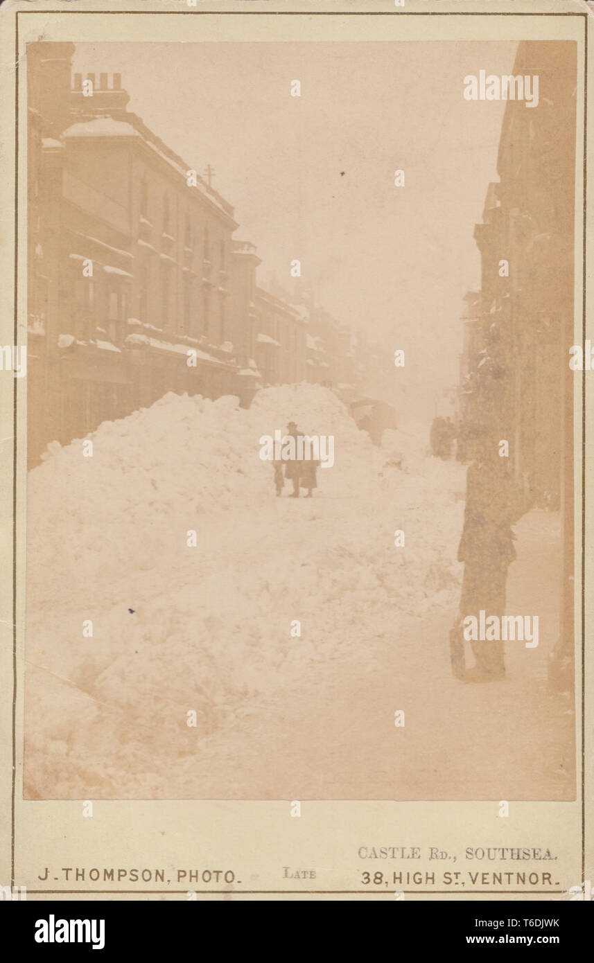 Armadio vittoriano Card della grande tempesta di neve nella strada del castello, Southsea il 18 gennaio 1881. Foto Stock