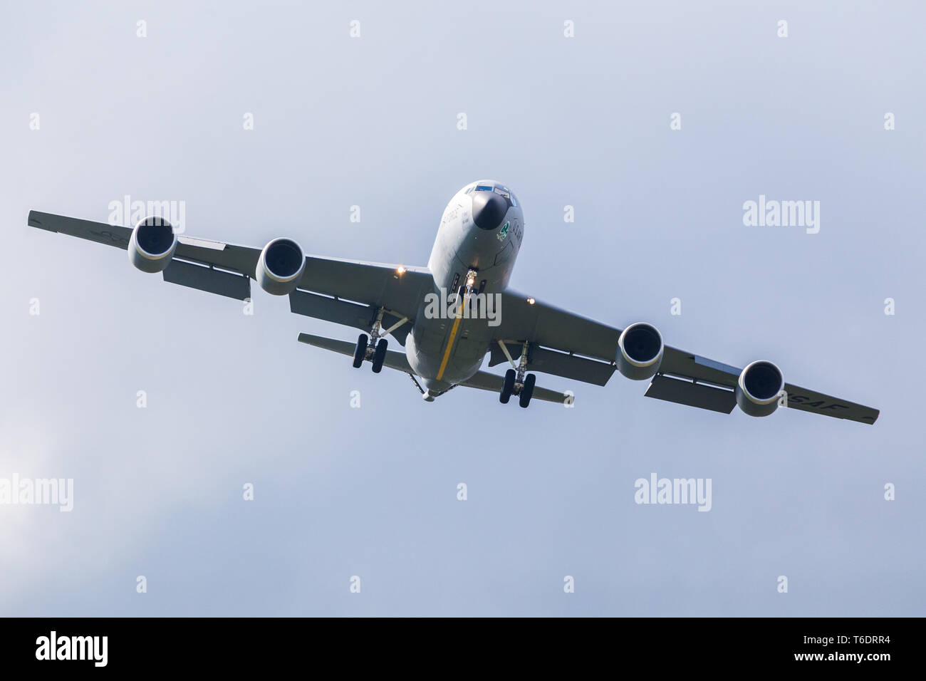 KC-135R Stratotanker del centesimo ARW venuta in terra a RAF Mildenhall nel Suffolk durante la primavera del 2019. Foto Stock