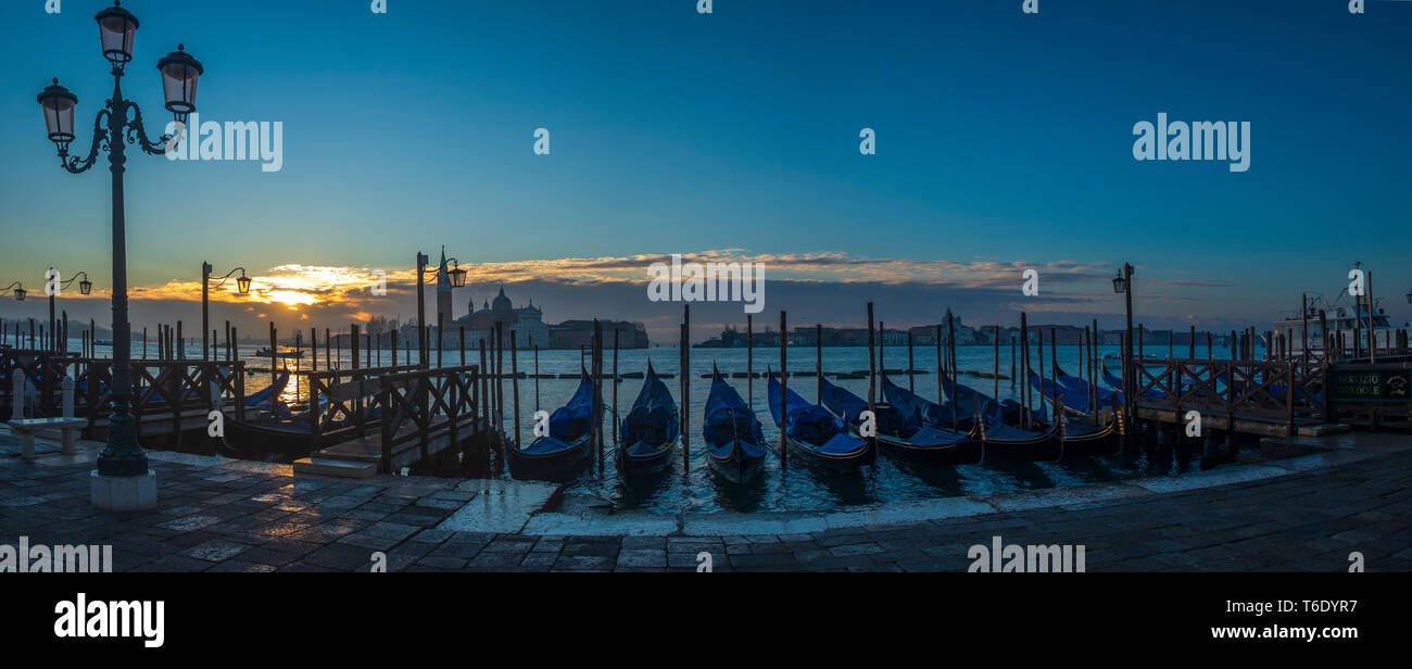 L'alba di Venezia da Piazza San Marco. Veneto, Italia. Foto Stock