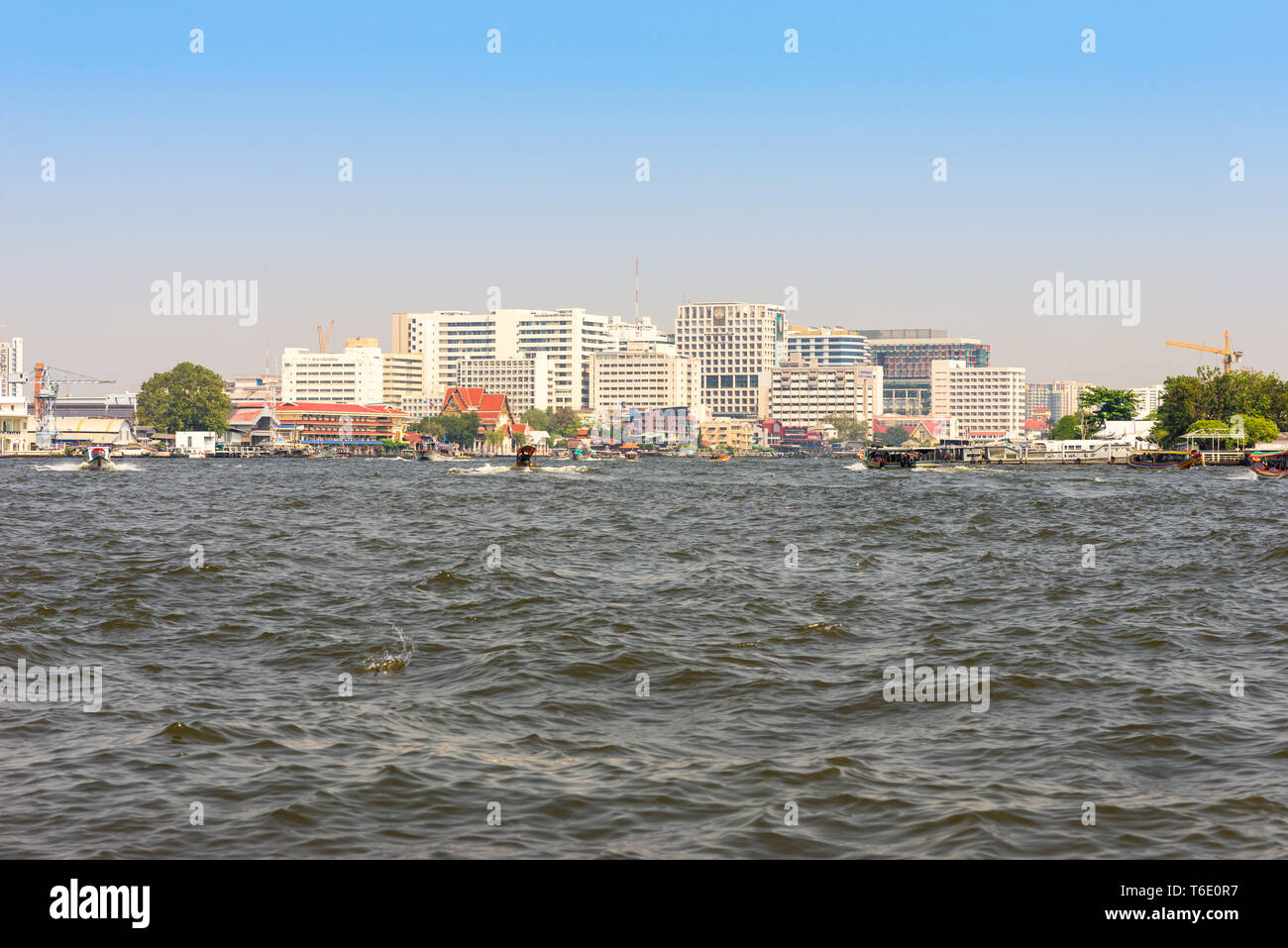 Il Chao Phraya è un fiume importante in Thailandia Foto Stock