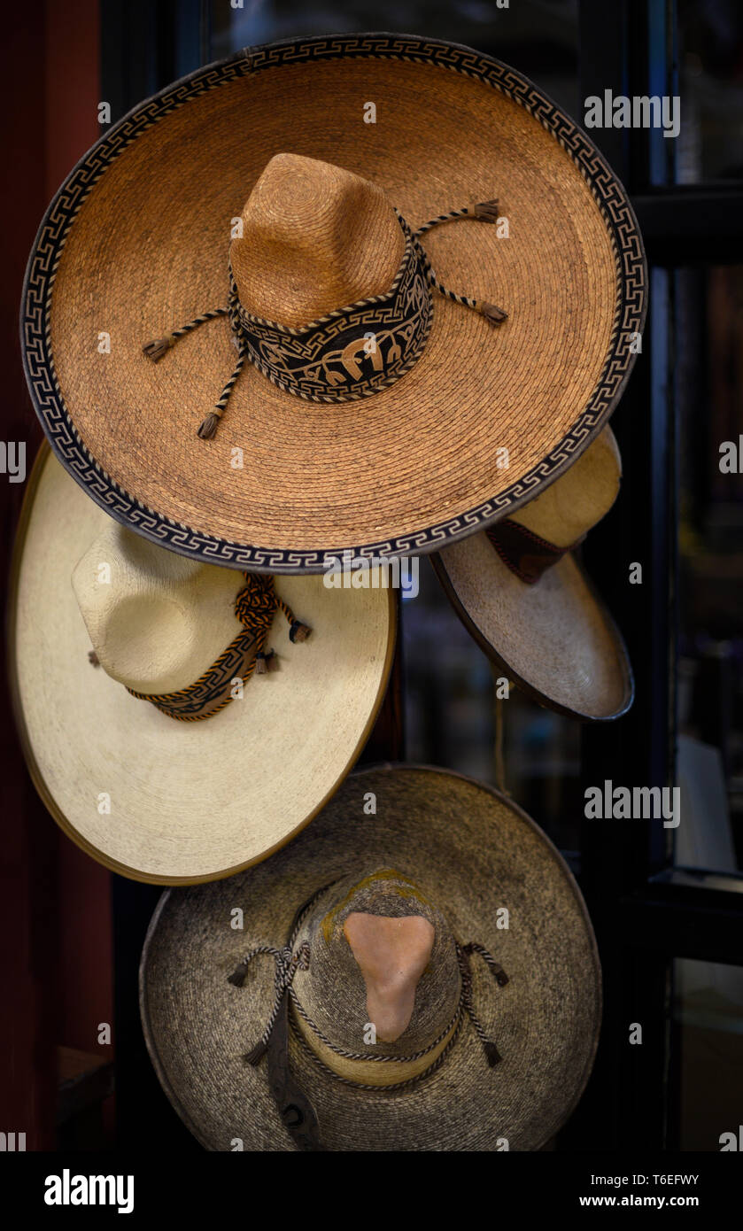 Vintage sombreros messicani per la vendita in un negozio a Santa Fe, New Mexico USA Foto Stock