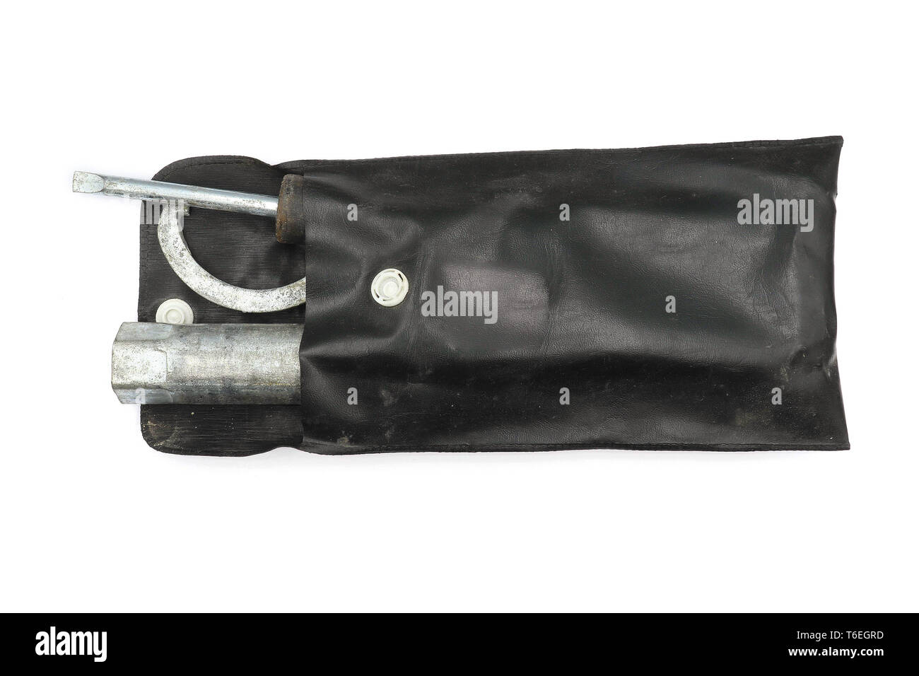 Primo soccorso il kit attrezzo Car kit di emergenza per la riparazione del veicolo e il concetto di trasporto isolati su sfondo bianco ad alta risoluzione galleria dell'immagine. Foto Stock