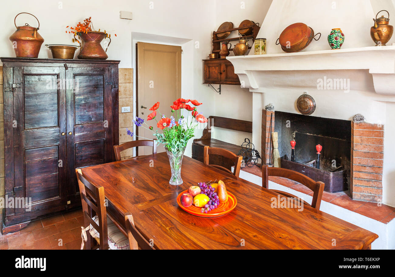 Interno di una vecchia casa in Toscana Foto Stock