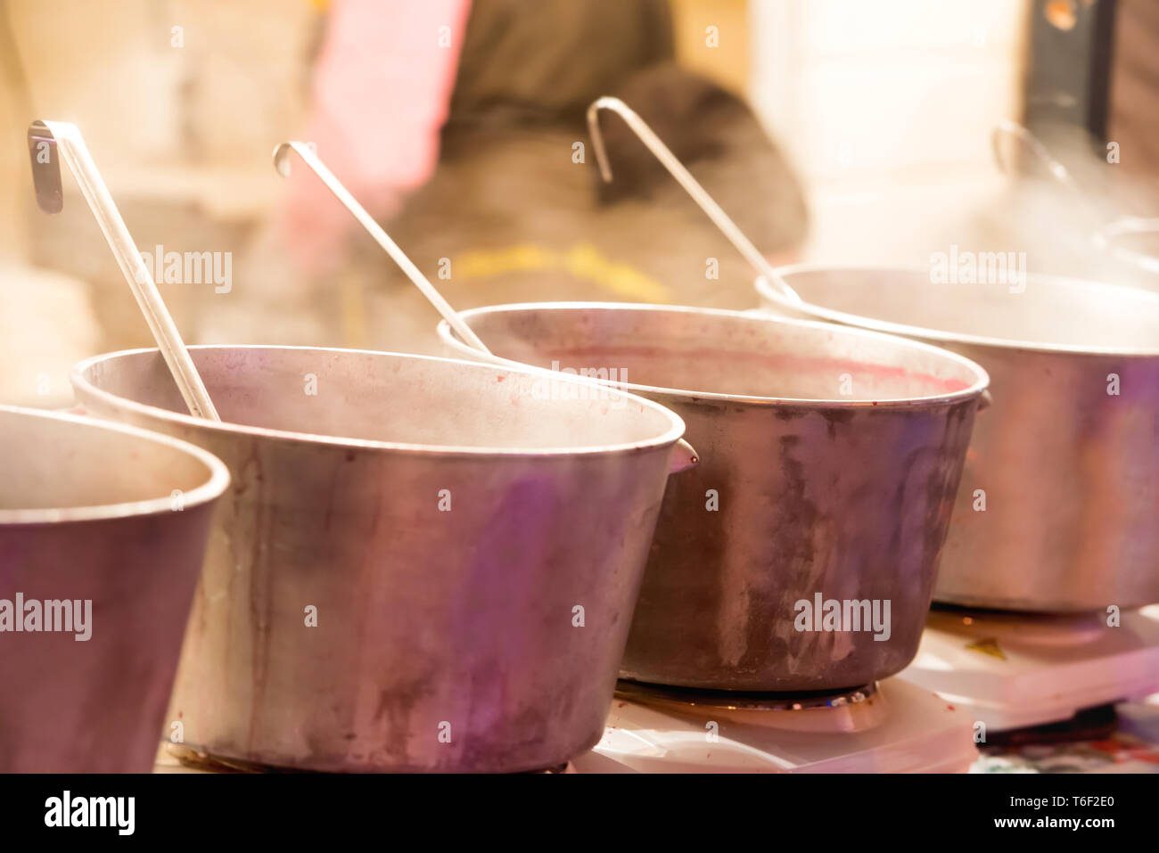 Cauldrons bollente o grandi vasi Foto Stock