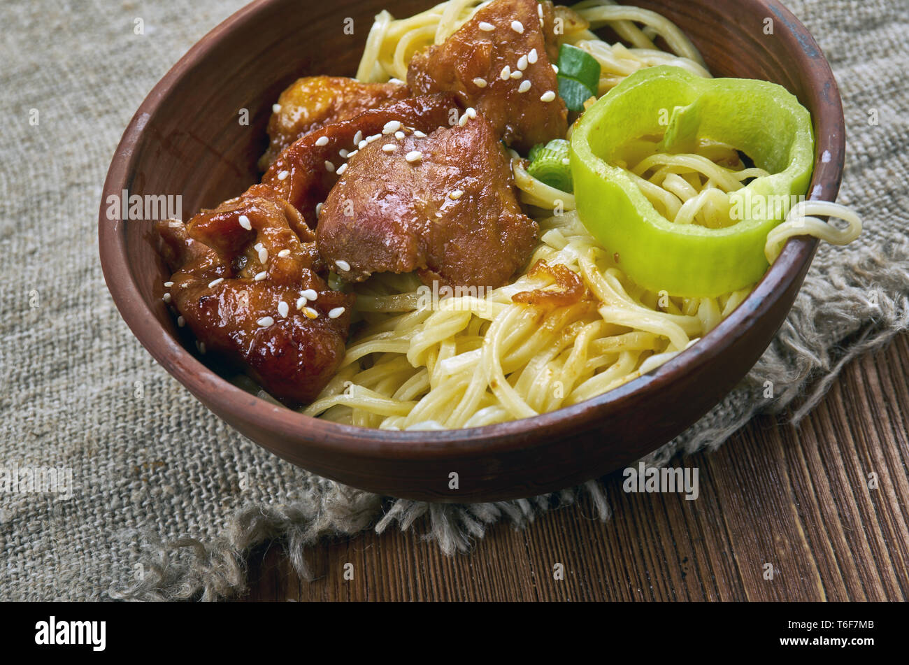 Ramen Noodle Skillet con bistecca Foto Stock