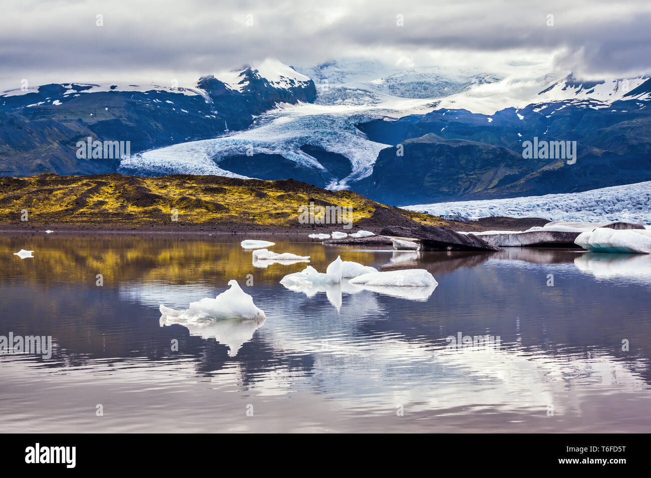 Il colossale ghiacciaio Vatnajokull è di fusione Foto Stock