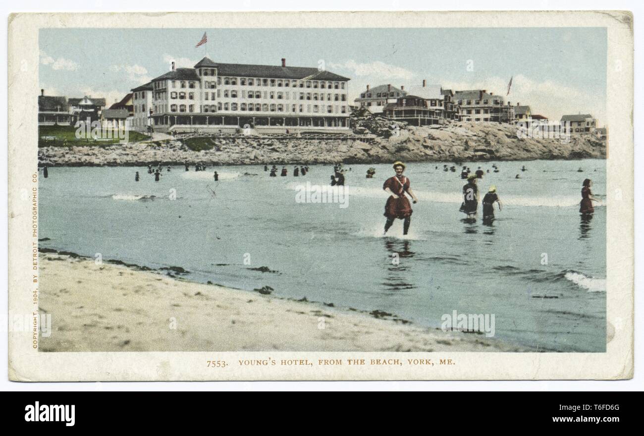 Detroit Publishing Company vintage riproduzione cartolina del giovane's Hotel, dal punto di vista della spiaggia di York Beach, Maine, 1904. Dalla Biblioteca Pubblica di New York. () Foto Stock