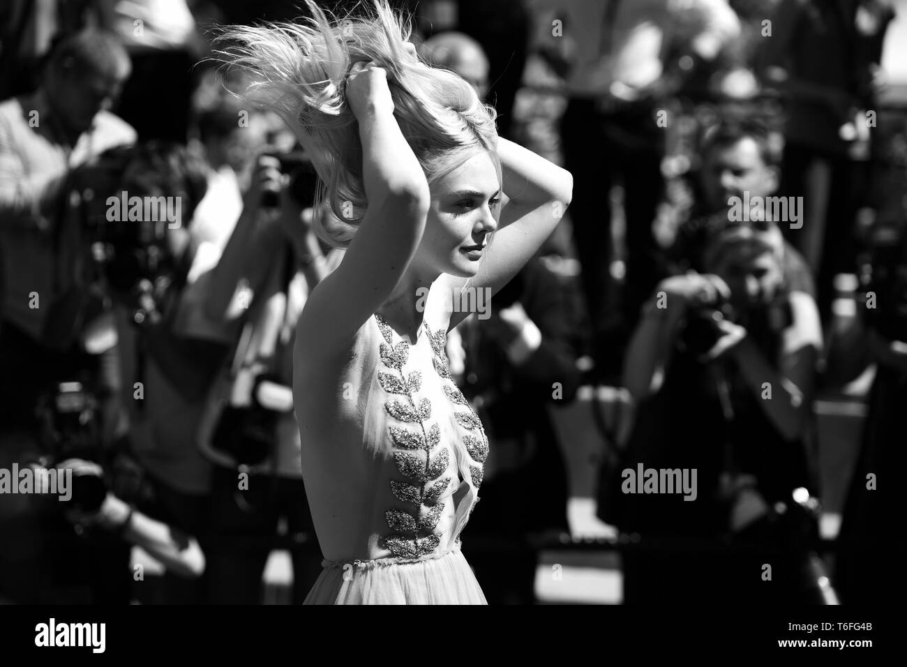 CANNES, Francia - 21 Maggio 2017: Elle Fanning assiste lo screening di 'Come parlare con le ragazze a parti" presso il Festival del film (foto: Mickael Chavet) Foto Stock