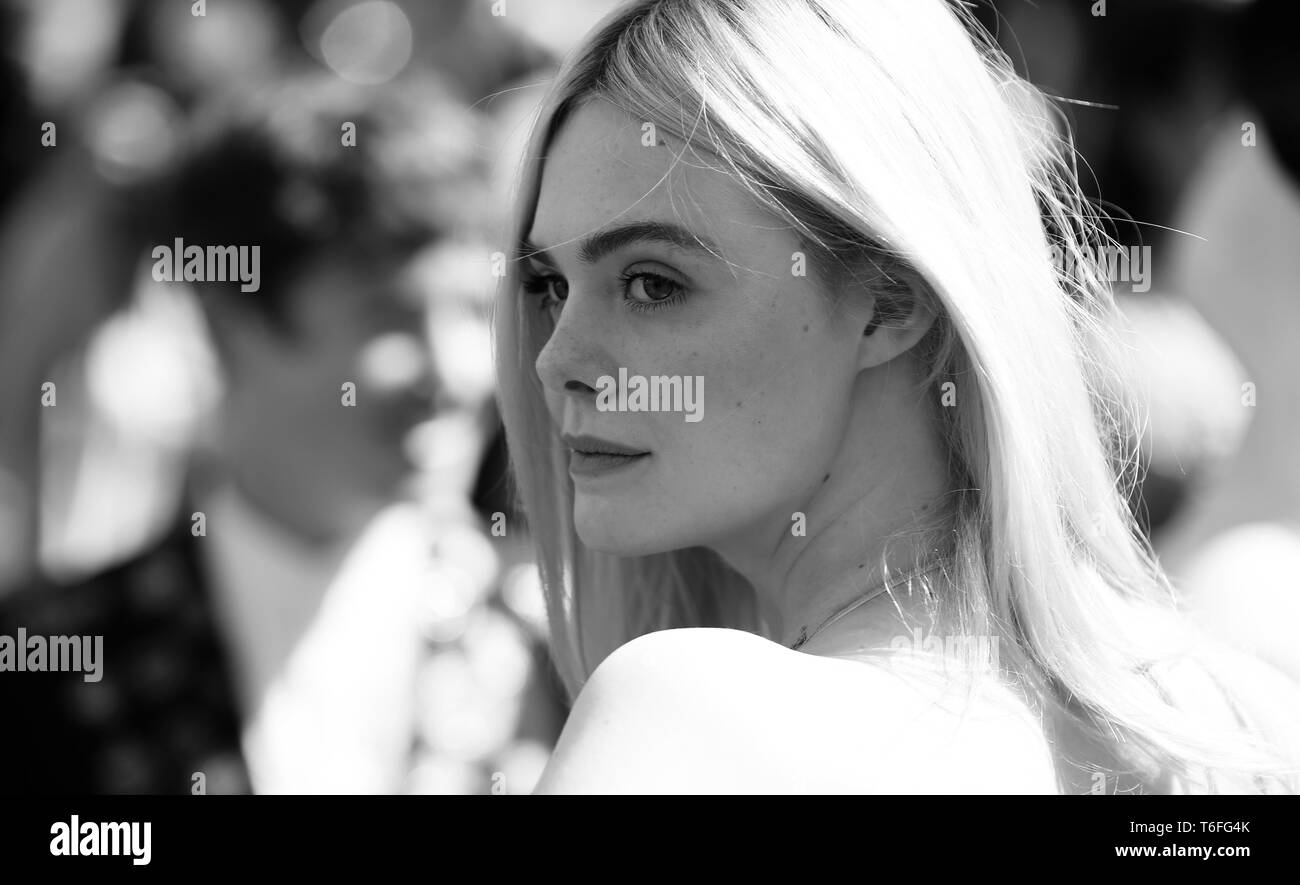 CANNES, Francia - 21 Maggio 2017: Elle Fanning assiste lo screening di 'Come parlare con le ragazze a parti" presso il Festival del film (foto: Mickael Chavet) Foto Stock