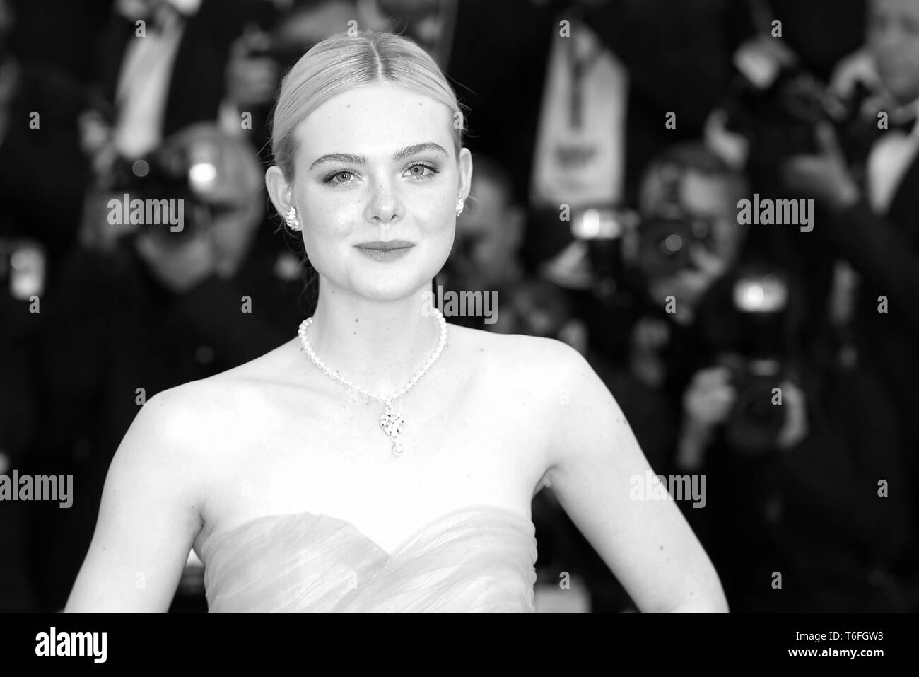 CANNES, Francia - 24 Maggio 2017: Elle Fanning assiste "ingannato" proiezione al settantesimo Cannes Film Festival (Foto: Mickael Chavet) Foto Stock