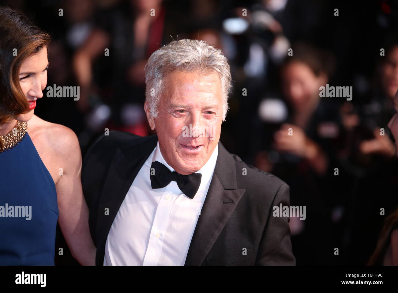 CANNES, Francia - 21 Maggio 2017: Dustin Hoffman e sua moglie Lisa Gottsegen assistere "l'Meyerowitz Stories " screening in Cannes (Foto: Mickael Chavet) Foto Stock