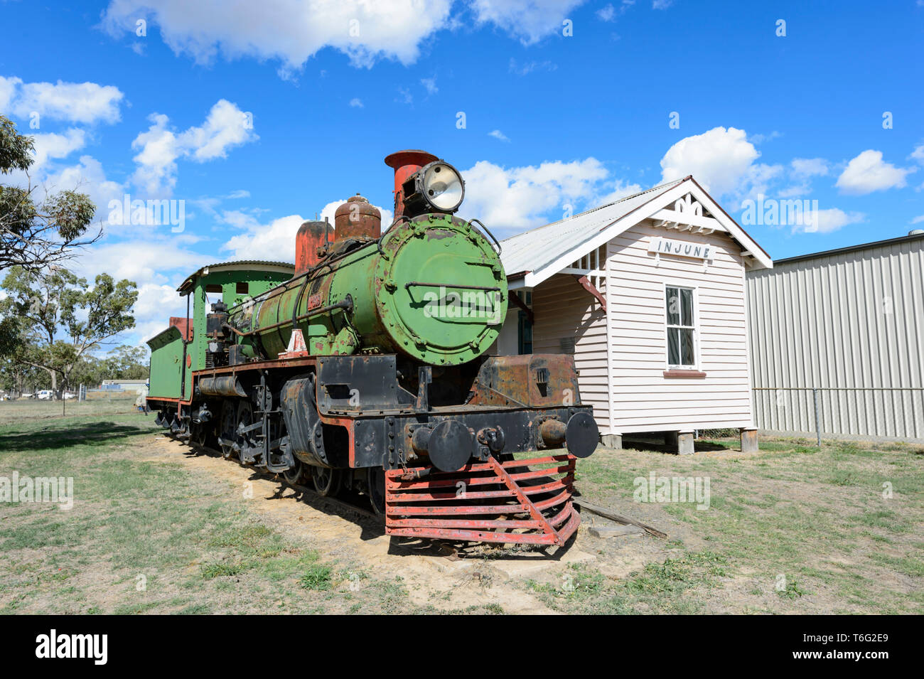 Una C17 Classe a locomotiva Injune storica stazione ferroviaria, 1920-1967, utilizzato per la manutenzione del settore agricolo e industrie carboniere. A sud-ovest del Queensland, Q Foto Stock