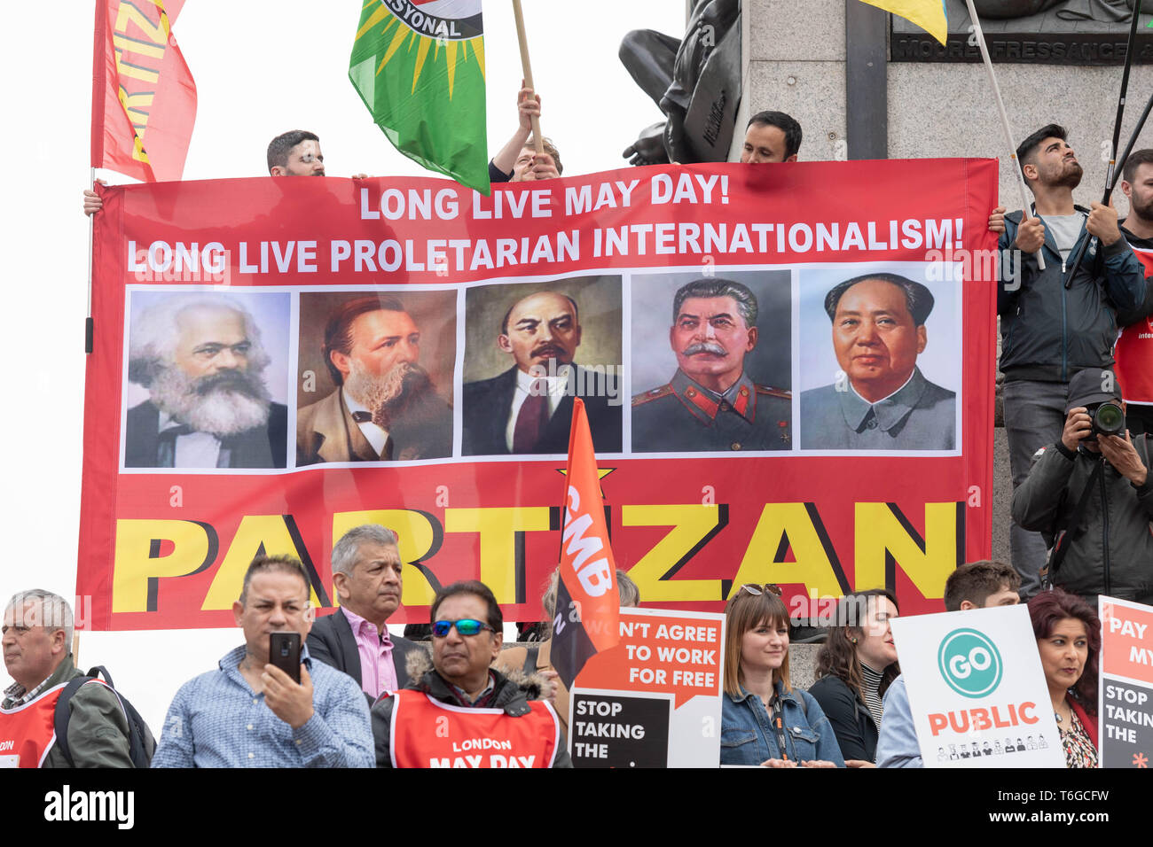 Londra, Regno Unito. Il 1 maggio 2019. Giorno di maggio raduno di lavoro e marzo con i sindacati e organsiations internazionale celebra la Giornata del Lavoro in Trafalgar Square Credit: Ian Davidson/Alamy Live News Foto Stock