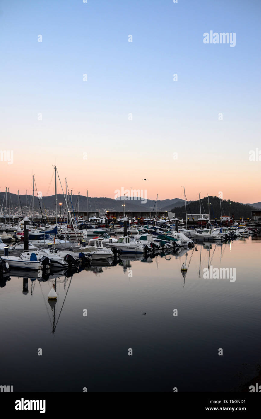 Sport porto di Combarro nella provincia di Pontevedra, Galizia, Spagna Foto Stock