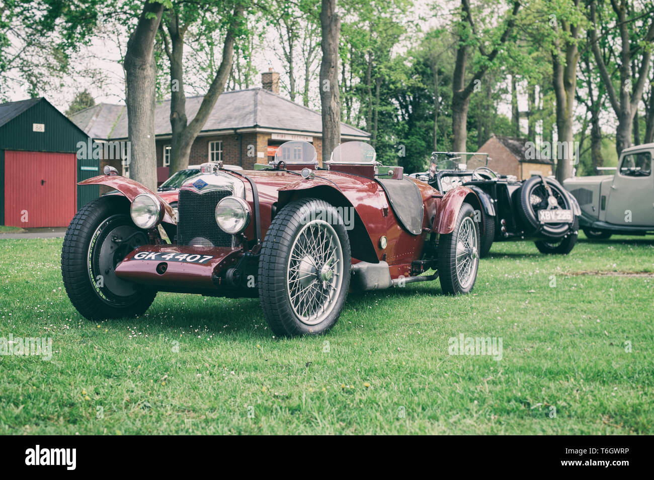 1930 Riley Brooklands classic car a Bicester Heritage Centre 'Drive giorno'. Bicester, Oxfordshire, Inghilterra. Vintage filtro applicato Foto Stock