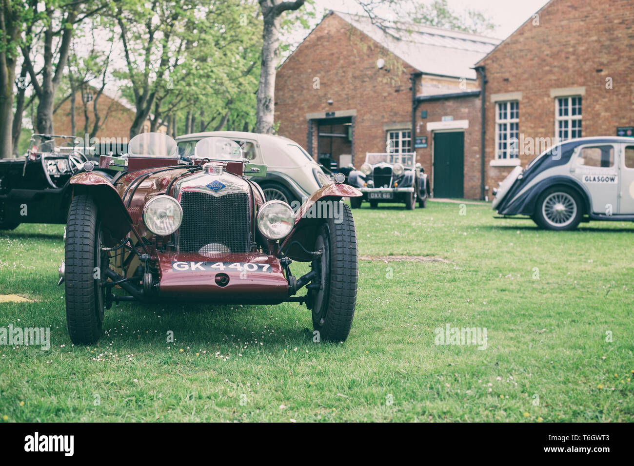 1930 Riley Brooklands classic car a Bicester Heritage Centre 'Drive giorno'. Bicester, Oxfordshire, Inghilterra. Vintage filtro applicato Foto Stock