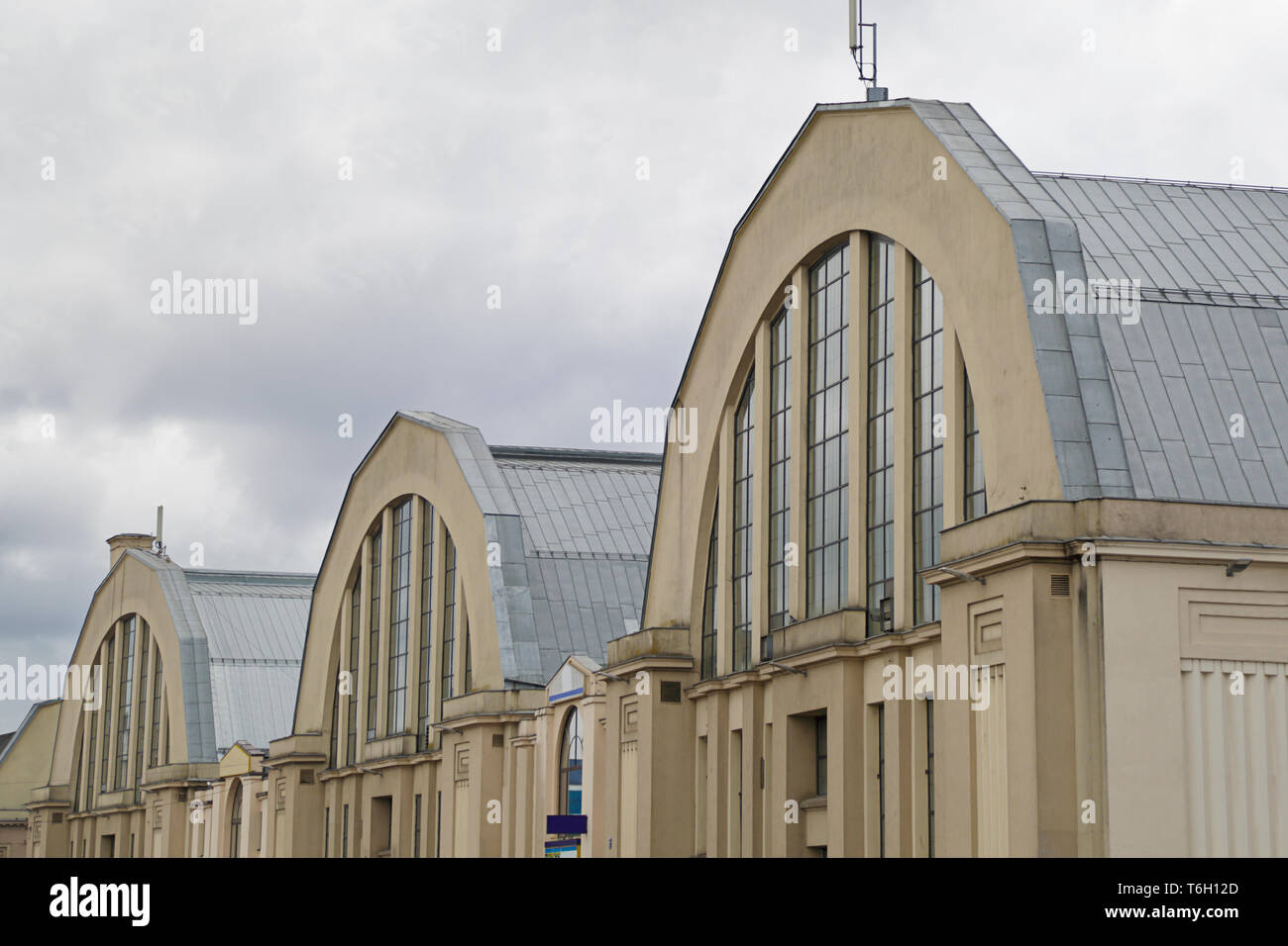 Vista della ex hangar Zeppelin ora convertito nella riga del mercato centrale, Lettonia Foto Stock