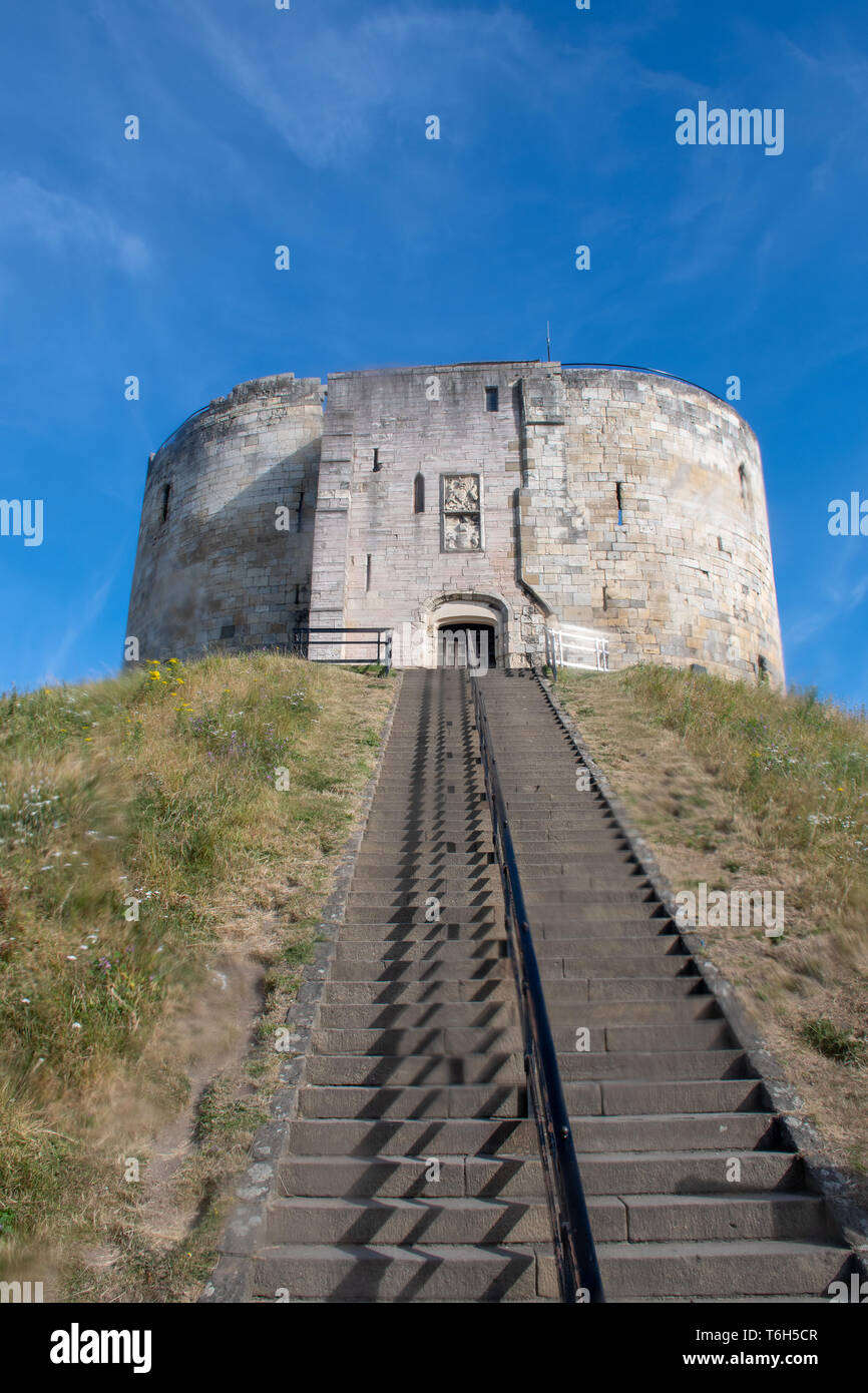 Visualizzare fino alla Clifford Tower York Foto Stock