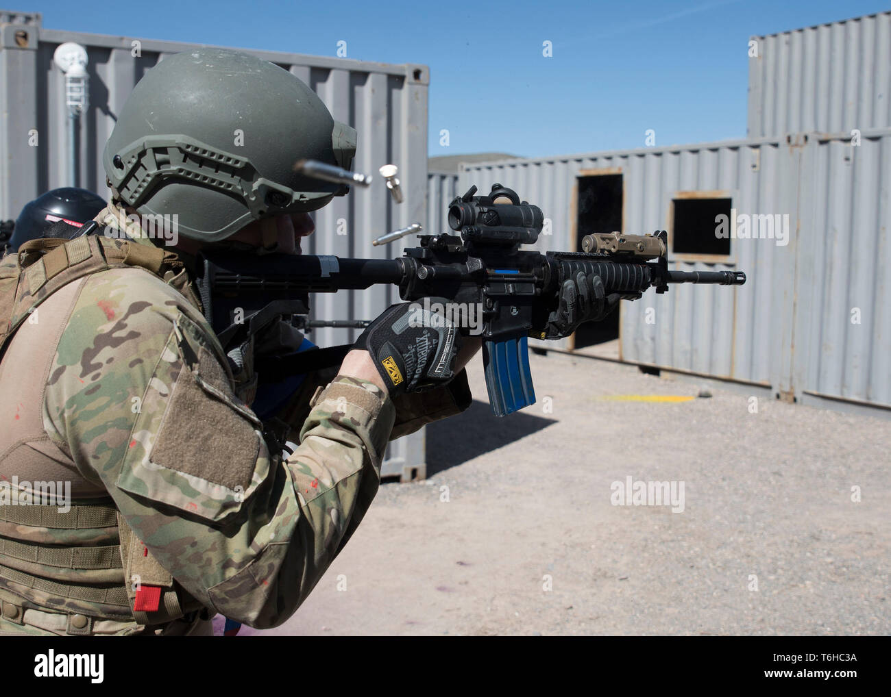Membri della 151st delle forze di sicurezza Squadron provate varie tecniche di combattimento della formazione di Camp Williams, Utah on April 24, 2019. Le forze di sicurezza I membri hanno trascorso la settimana, conducendo alla formazione di competenza per garantire che essi sono completamente addestrato sui più attuali le competenze e le tattiche. (U.S. Air National Guard foto di Tech. Sgt. John Winn) Foto Stock
