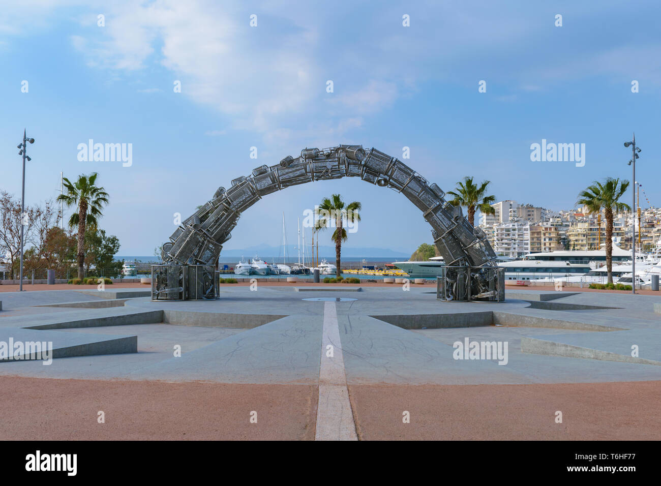 Pireo, Grecia - 24 Marzo 2019: genocidio dei greci del Mar Nero in Alexandras square, Marina Zeas Foto Stock