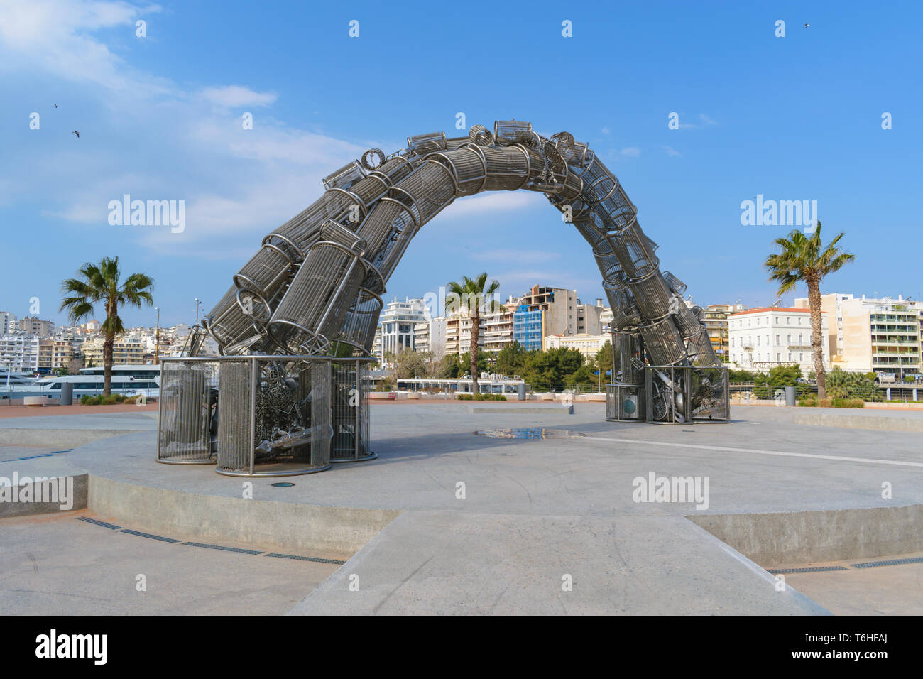 Pireo, Grecia - 24 Marzo 2019: genocidio dei greci del Mar Nero in Alexandras square, Marina Zeas Foto Stock