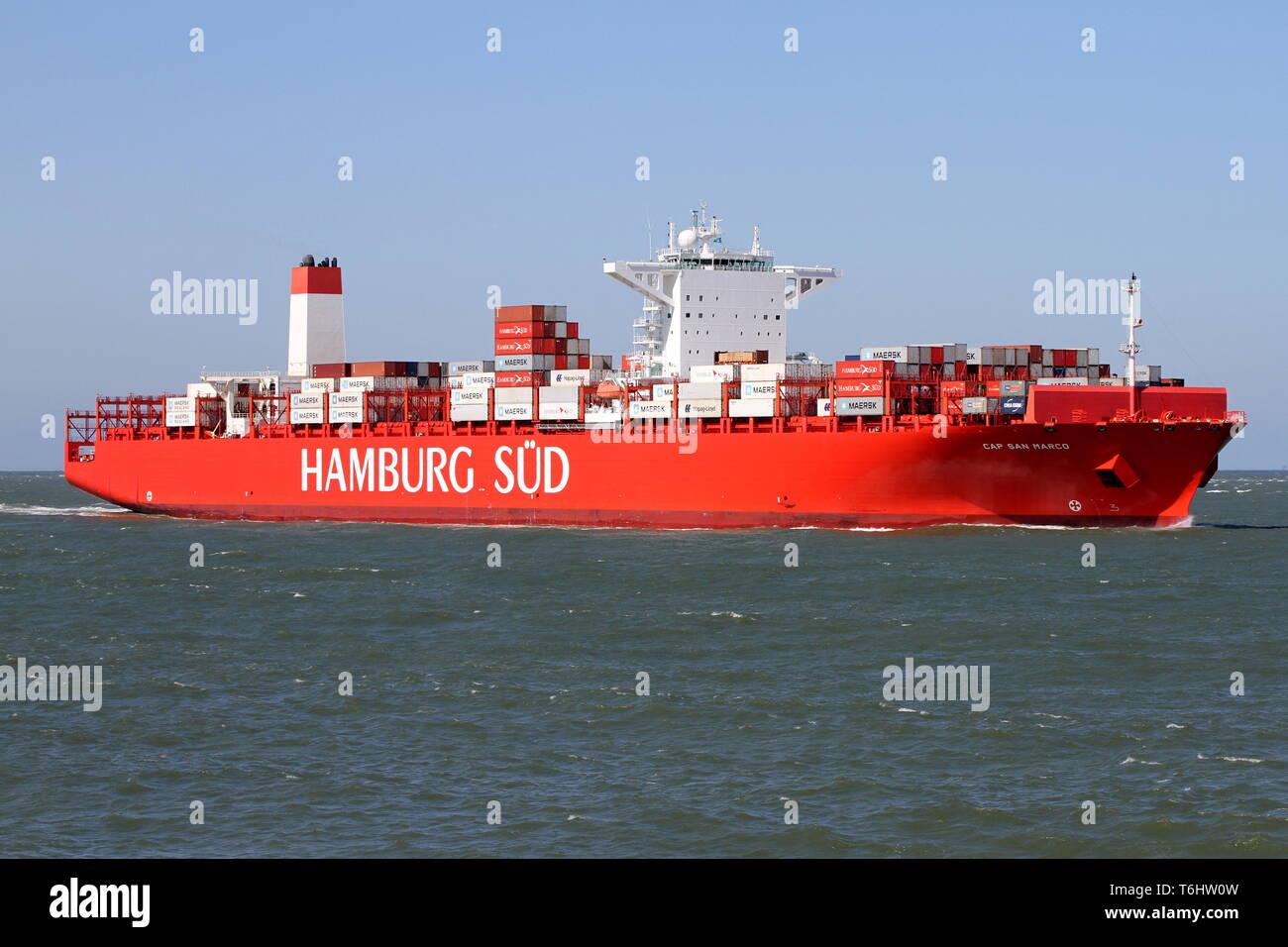 Il contenitore tappo di nave San Marco raggiunge il porto di Rotterdam il 10 aprile 2019. Foto Stock