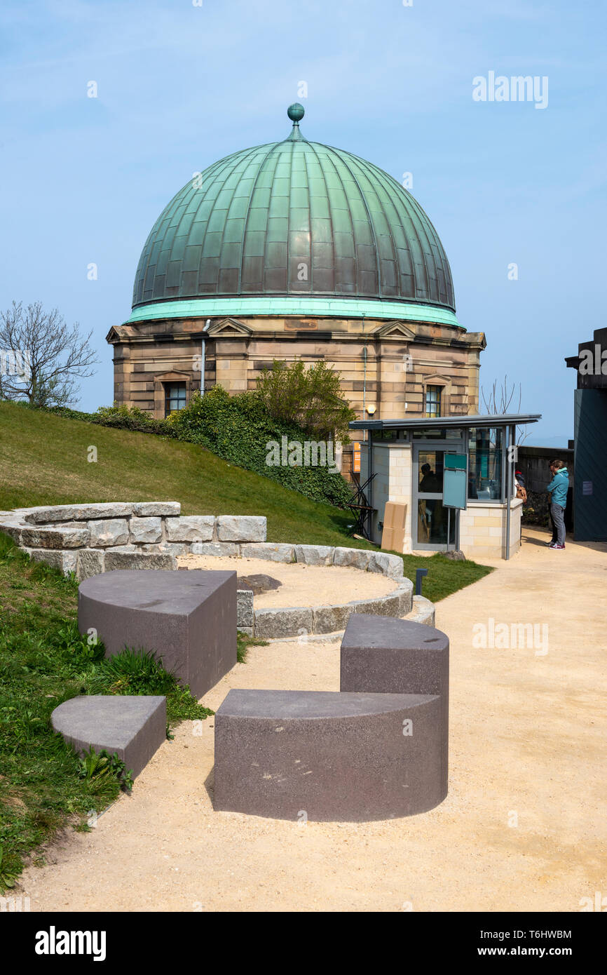 Ripristinato Cupola della città alla città di riqualificazione osservatorio su Calton Hill, Edimburgo, Scozia, Regno Unito Foto Stock
