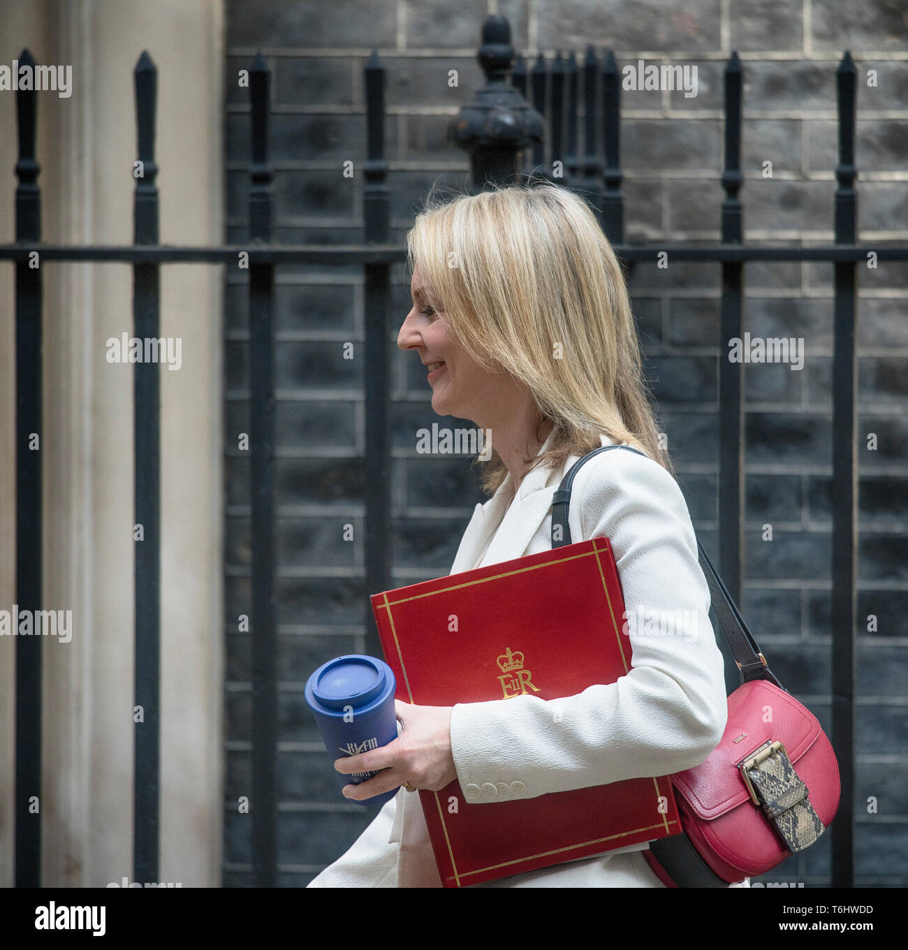 Regno Unito. Il 30 aprile 2019. Elizabeth Truss, Primo Segretario al Tesoro a Downing Street per settimanale riunione del gabinetto. Credito: Malcolm Park/Alamy Foto Stock