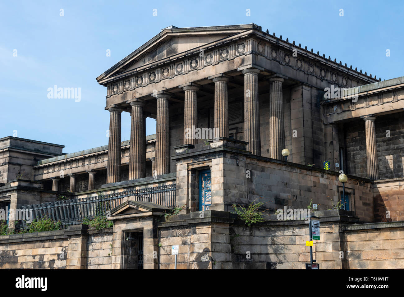 Old Royal alto edificio scolastico su Regent Road, Edimburgo, Scozia, Regno Unito Foto Stock