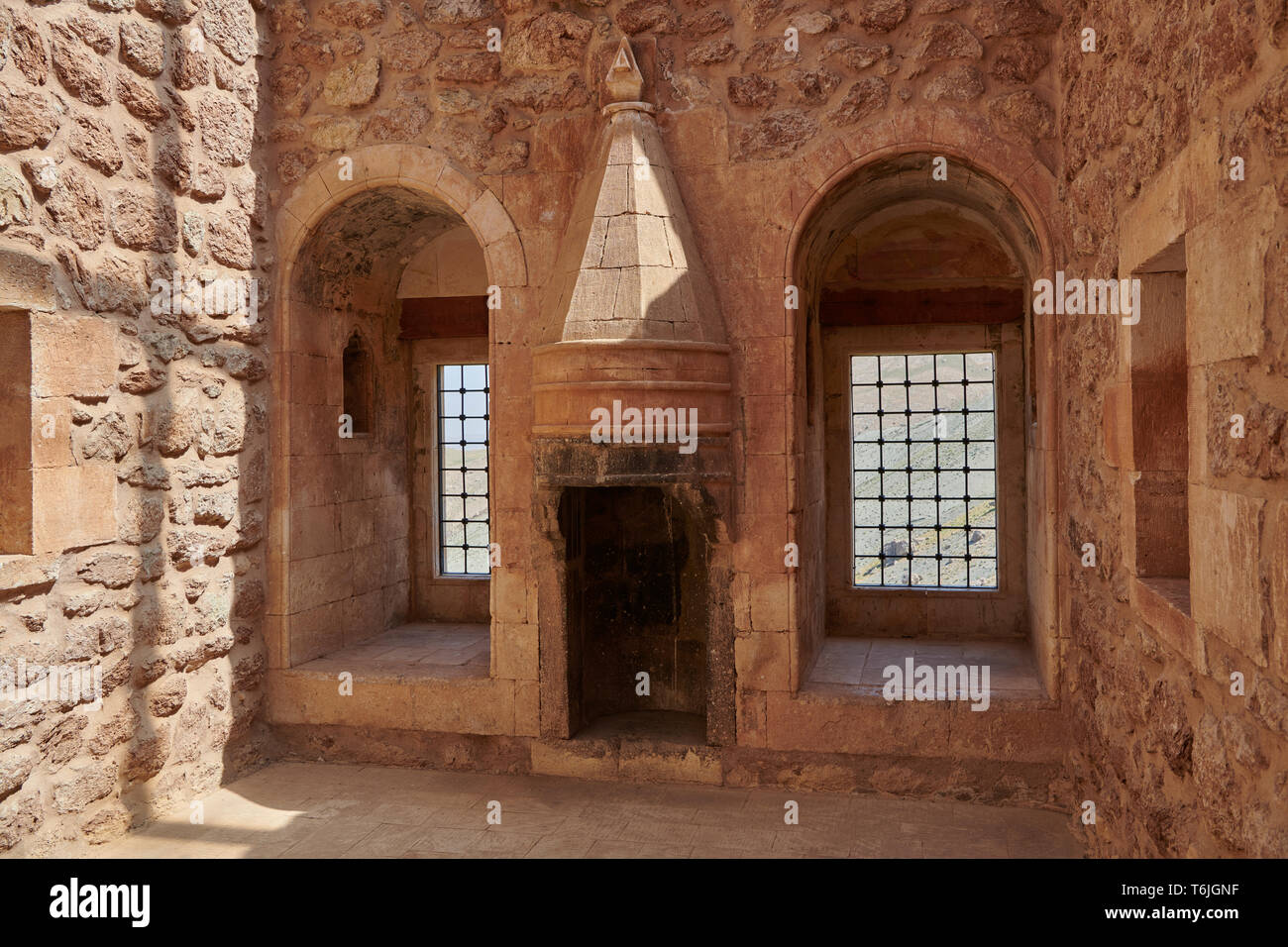 Camera da letto interno del xviii secolo Ottoman harem di Ishak Pasha Palace (turco: İshak Paşa Sarayı) , Agrı provincia orientale della Turchia. Foto Stock