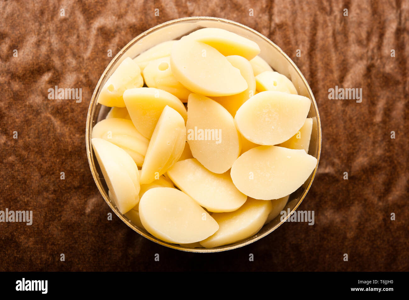 Il burro di cacao chip in una ciotola Foto Stock