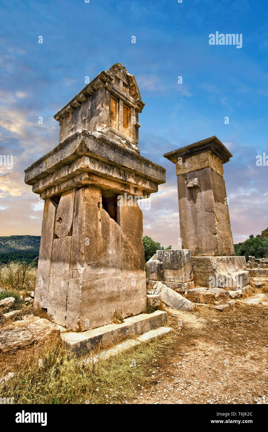 Un marmo Lycian pilastro tomba da 480-470 A.C. Xanthos, Patrimonio Mondiale UNESCO sito archeologico, Turchia Foto Stock