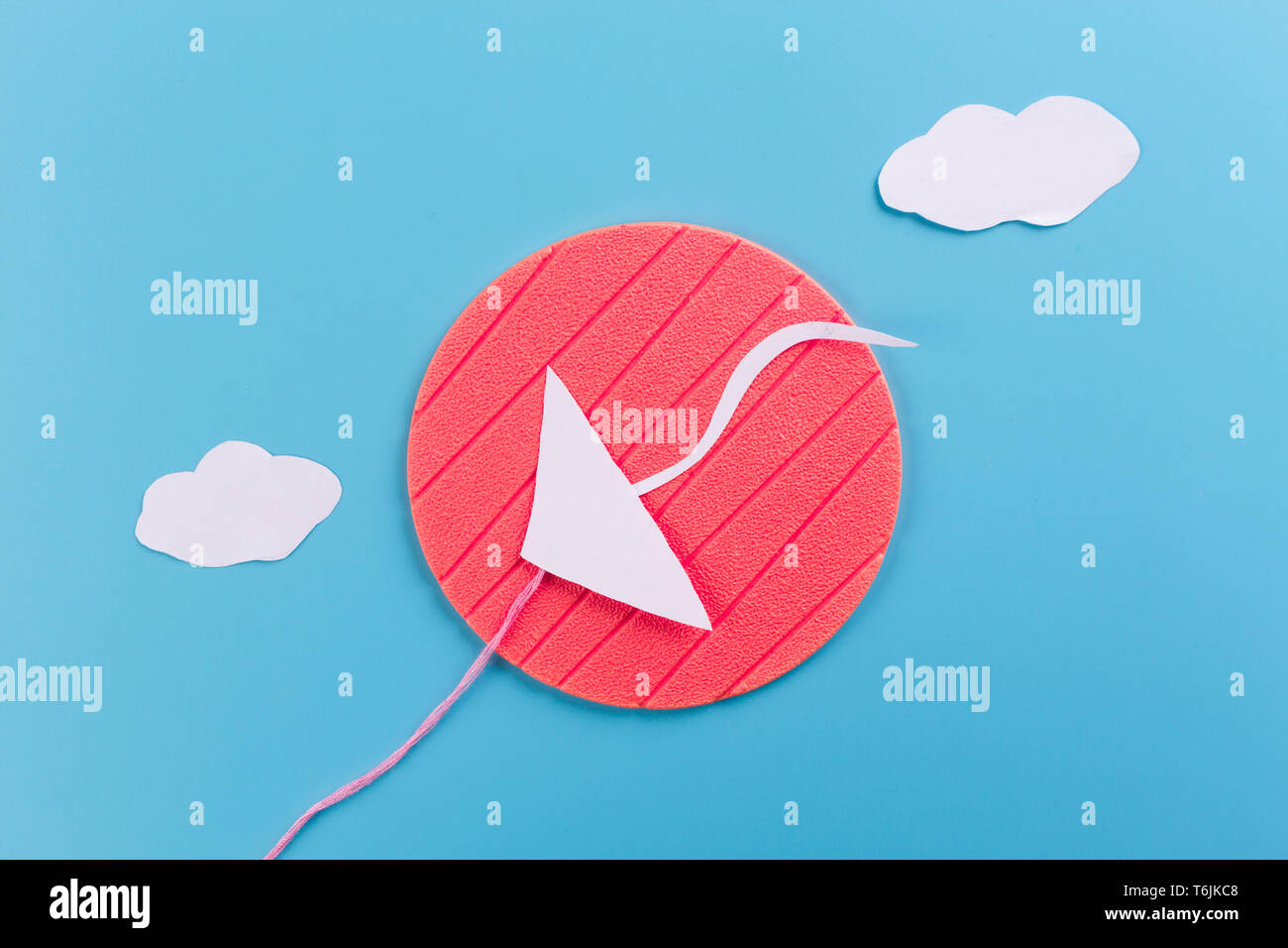 Arte di carta di kite sfondo blu Foto Stock