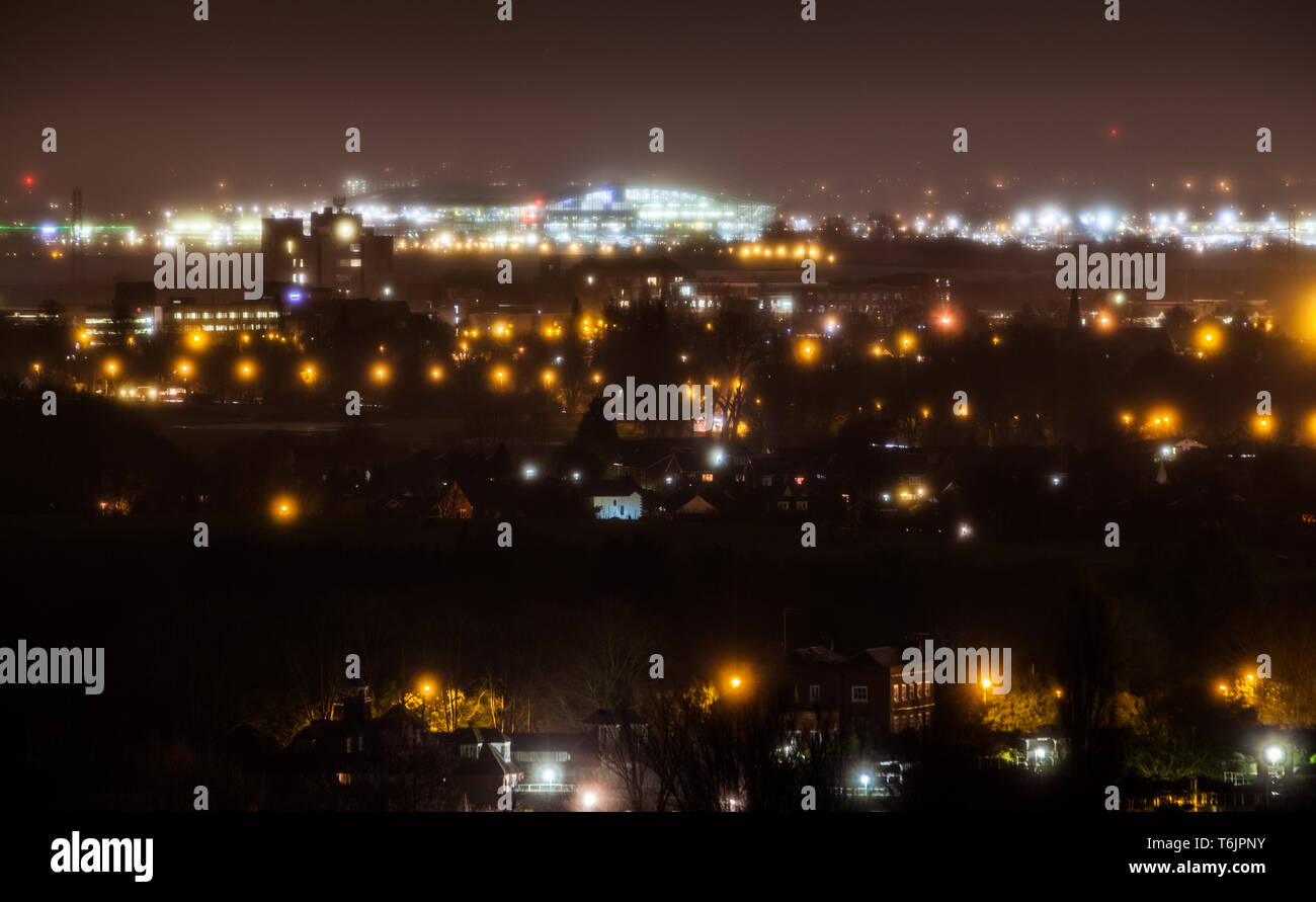 L'aeroporto di Heathrow di Londra di notte Foto Stock